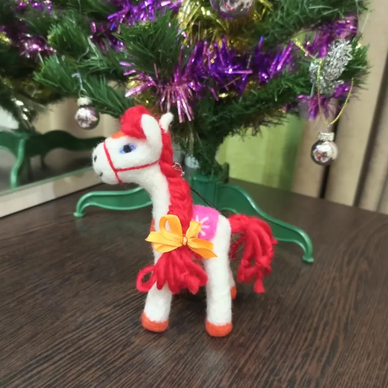 Лошадка из шерсти - символ года 2026