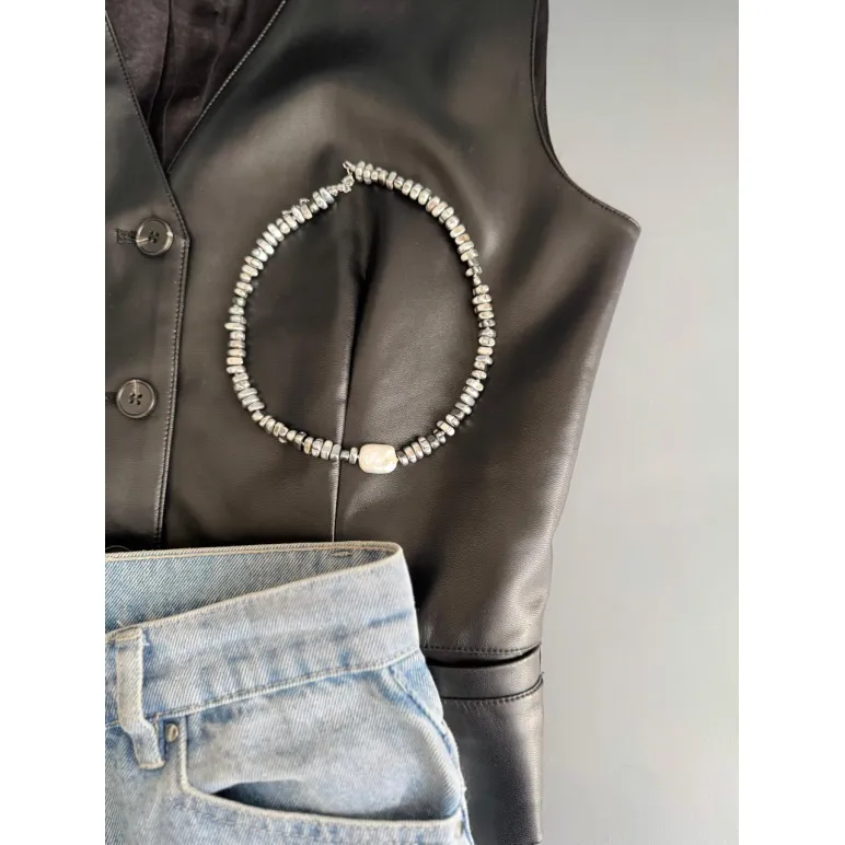 Чокер из гематита с крупной барочной жемчужиной