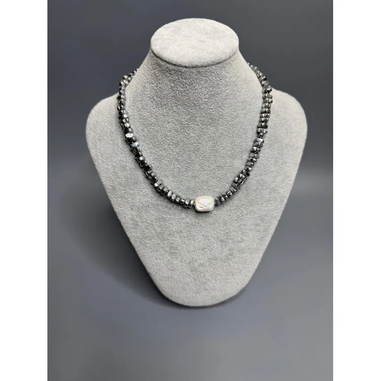 Чокер из гематита с крупной барочной жемчужиной