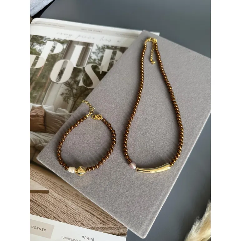 Чокер из и жемчуга майорка цвета шоколад, золотой металлической вставкой и розовой жемчужиной