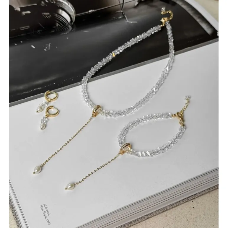 Комплект украшений из ювелирного стекла с отливом и натуральным жемчугом