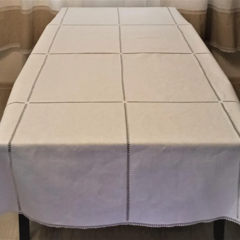 Авторская льняная скатерть "квадраты" с узким кружевом 155х225 см. Ручной крой.