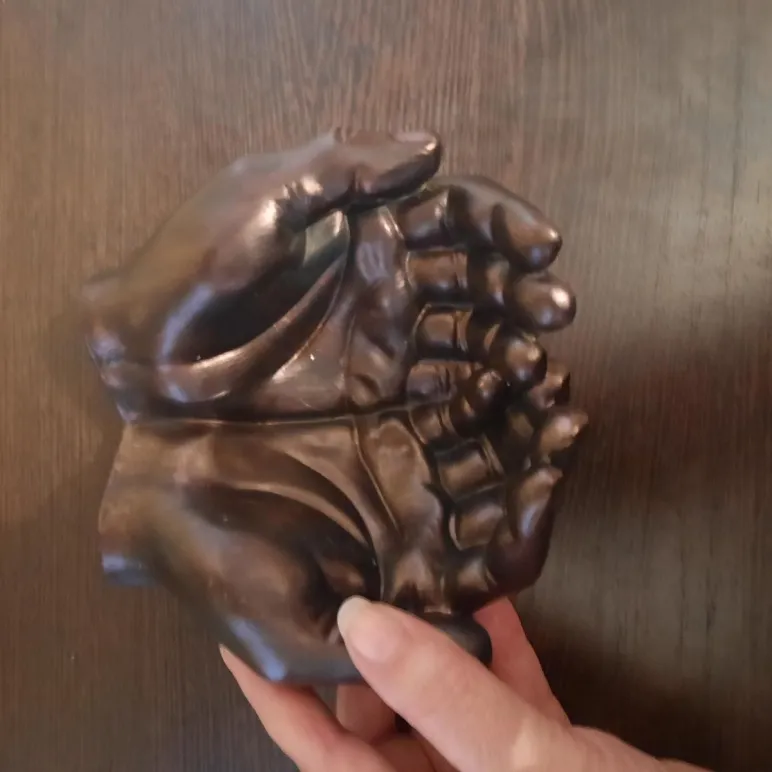 Руки из гипса