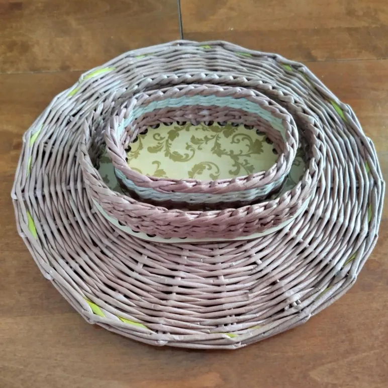 Вазочка плетеная под конфеты и восковые свечи