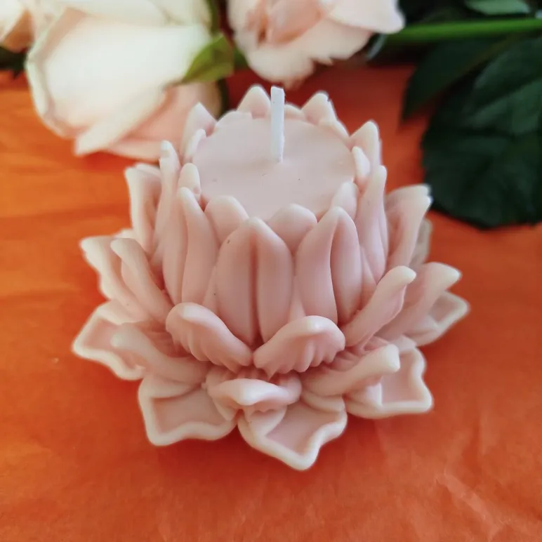 Свечи восковые формовые подарочные