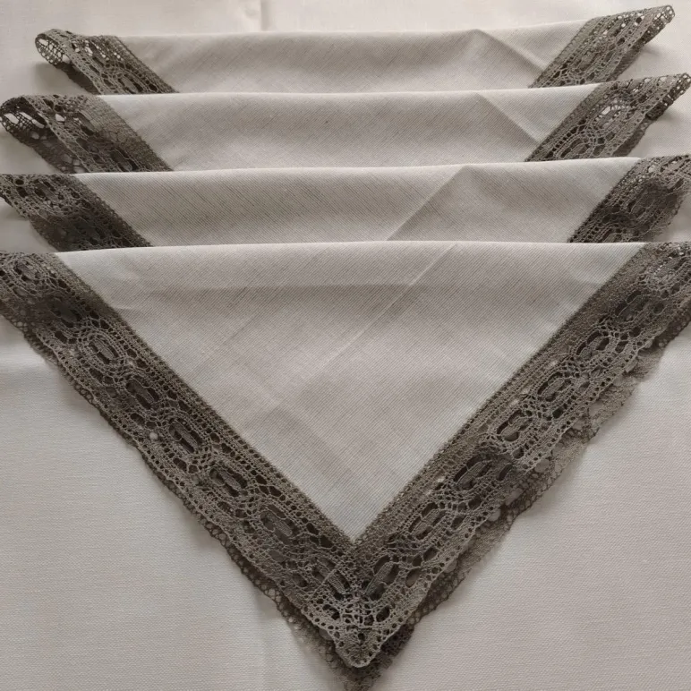 Льняная скатерть с кружевом по краю 155х225 см. Ручной крой. В наличии.