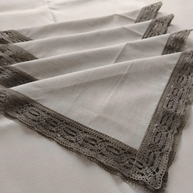 Льняная скатерть с кружевом по краю 155х225 см. Ручной крой. В наличии.