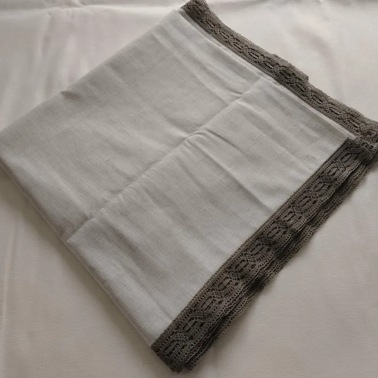 Льняная скатерть с кружевом по краю 155х225 см. Ручной крой. В наличии.