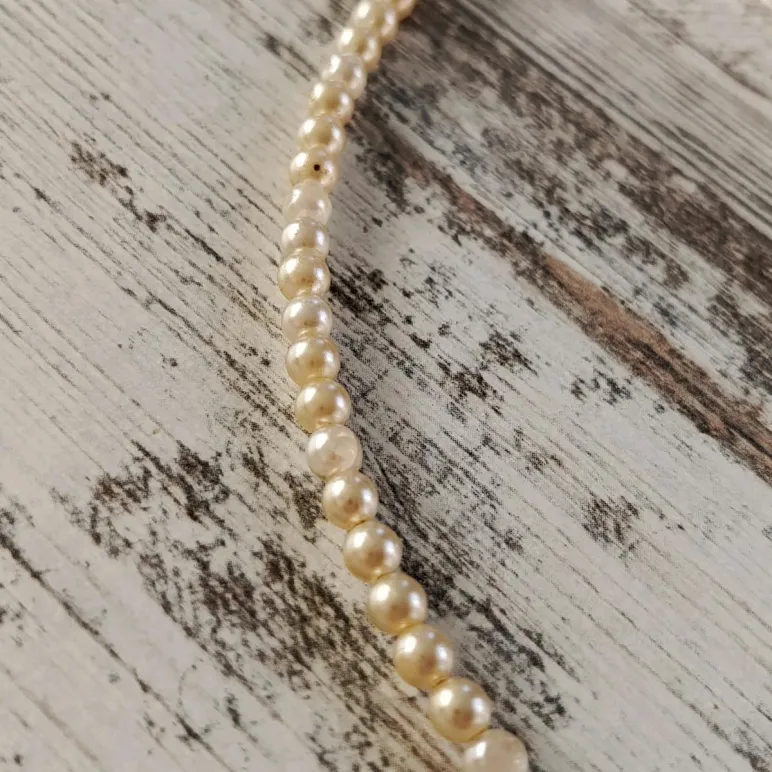 Чокер с жемчугом и янтарем.