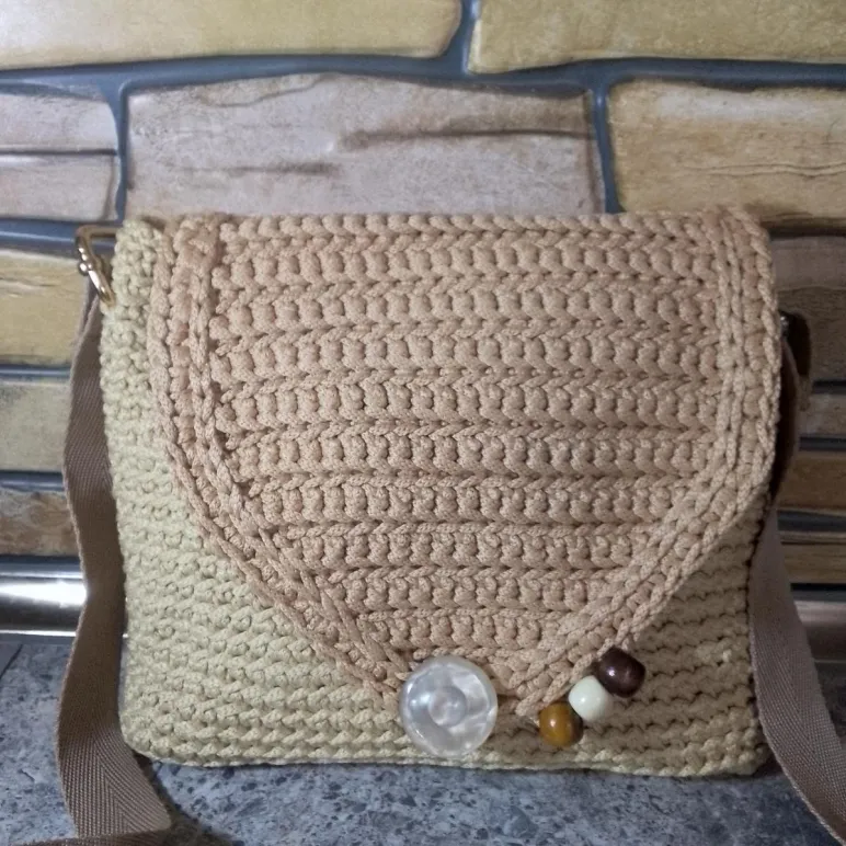 Сумочка через плечо бежевая ручной работы Ессентуки