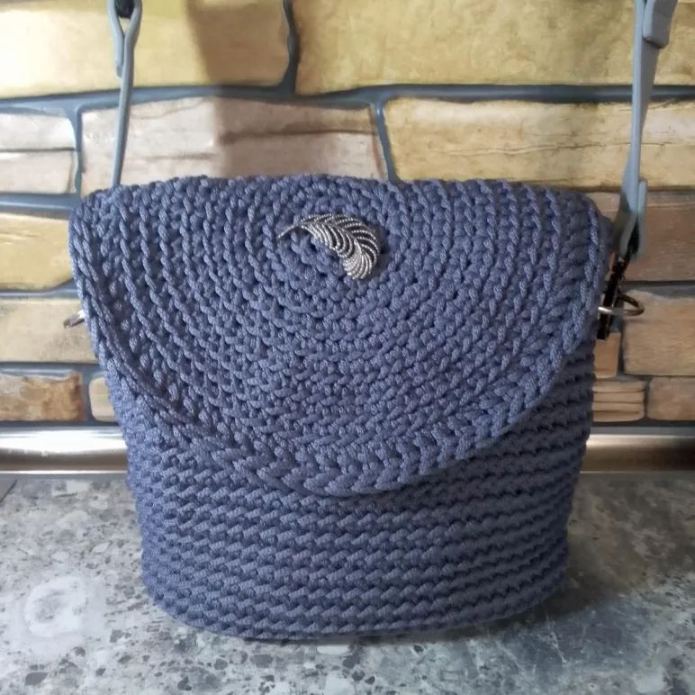 Сумка женская ручной работы цвет серый Ессентуки