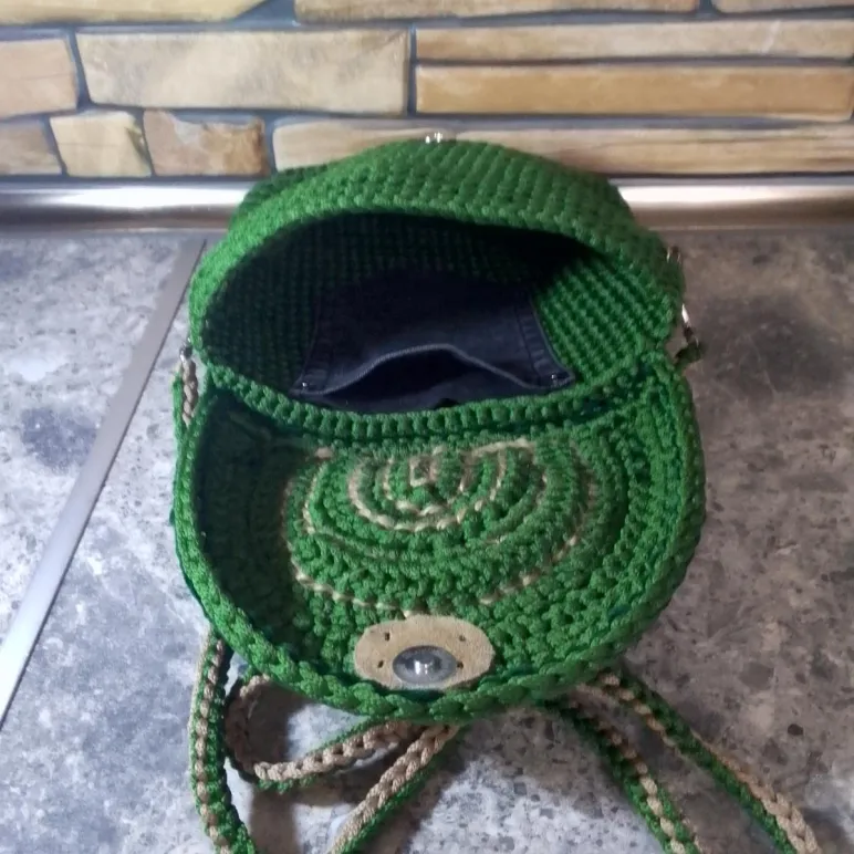 Сумочка через плечо зеленая вязаная ручной работы Ессентуки