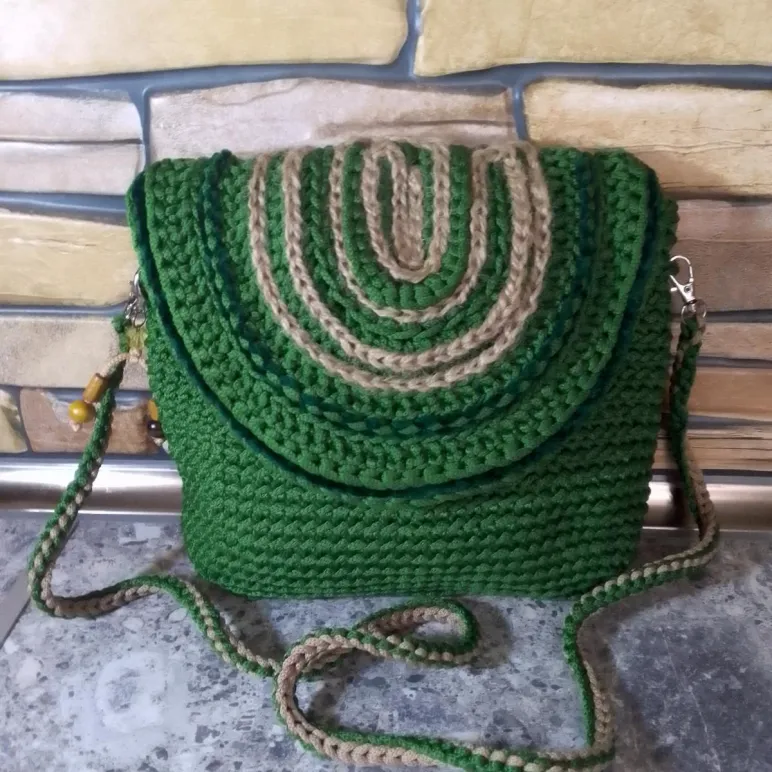 Сумочка через плечо зеленая вязаная ручной работы Ессентуки