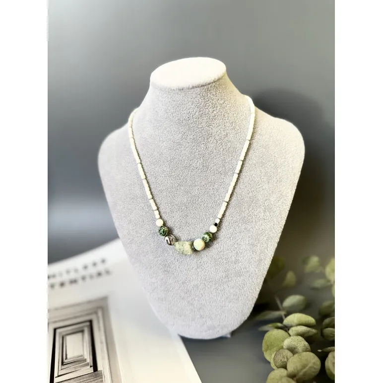 Колье с крупным необработанным флюоритом и перламутром