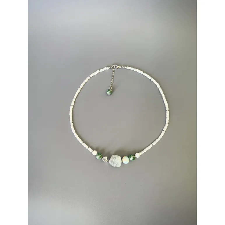 Колье с крупным необработанным флюоритом и перламутром