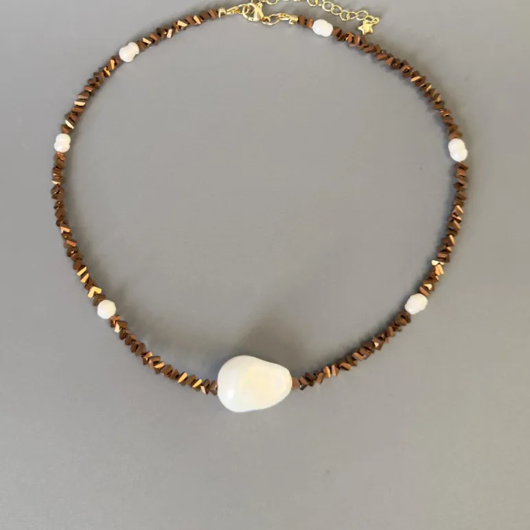 Чокер из алмазного стекла с крупной жемчужиной майорка и натуральным культивированным речным жемчугом