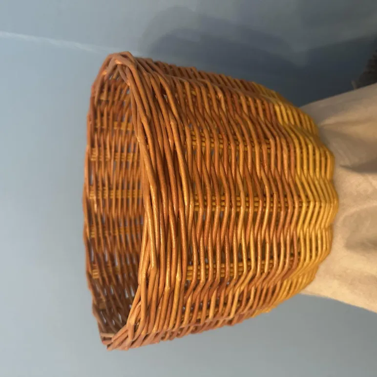 Плетеное кашпо из бумажной лозы