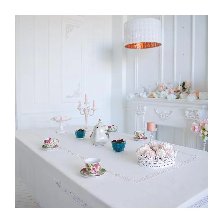 Авторская льняная скатерть 3 ряда кружева 155х225 см. Ручной крой.