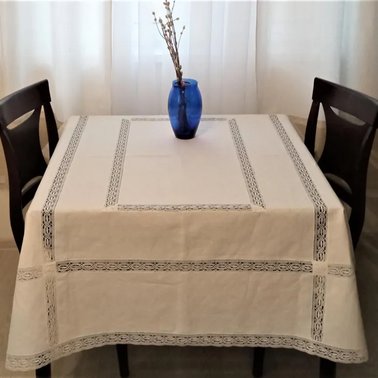 Авторская льняная скатерть 3 ряда кружева 155х225 см. Ручной крой.