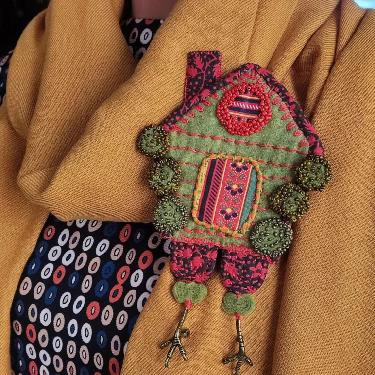 Брошь "Избушка"