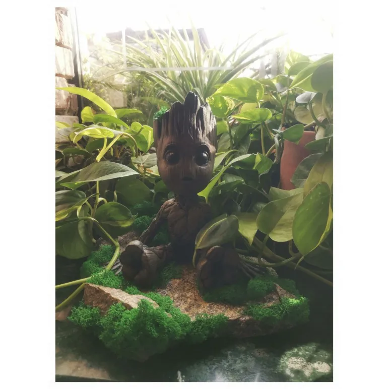 Грут статуэтка, ваза интерьерная Безмолвный Страж Твоего Галактического уголка