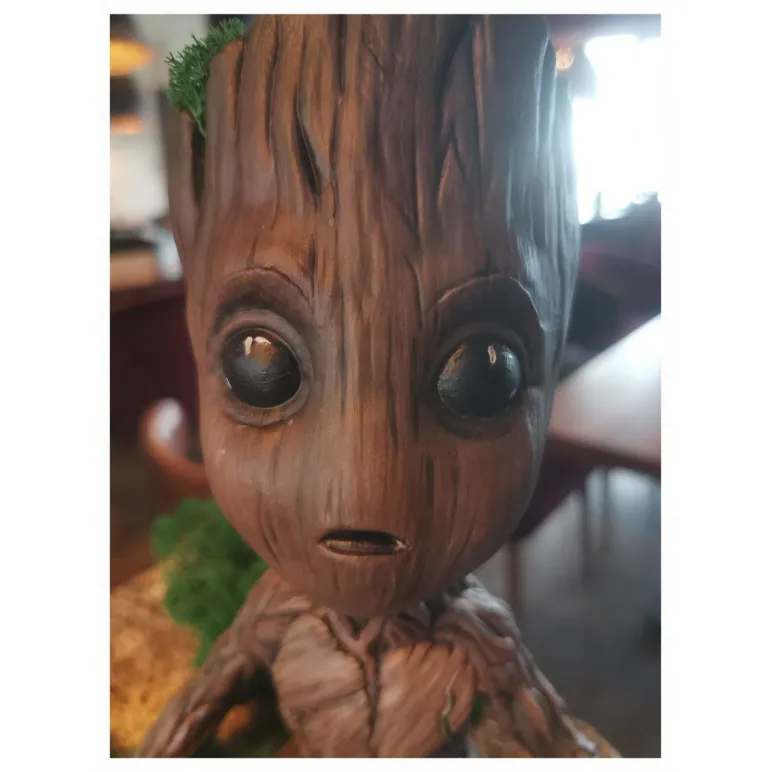 Грут статуэтка, ваза интерьерная Безмолвный Страж Твоего Галактического уголка