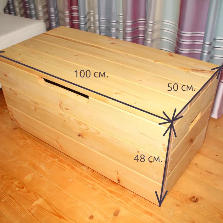 Сундук из массива ели