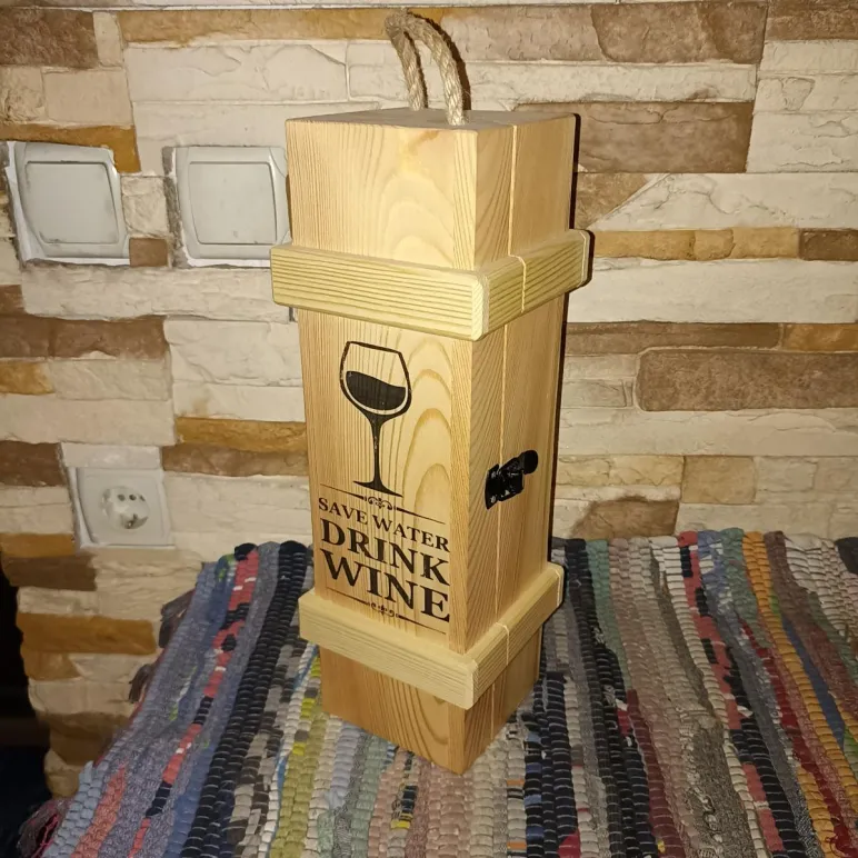 Подарочная упаковка для винной емкости объемом 0,7 литра