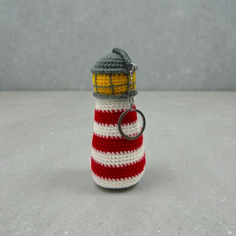 Брелок Маяк вязаный крючком