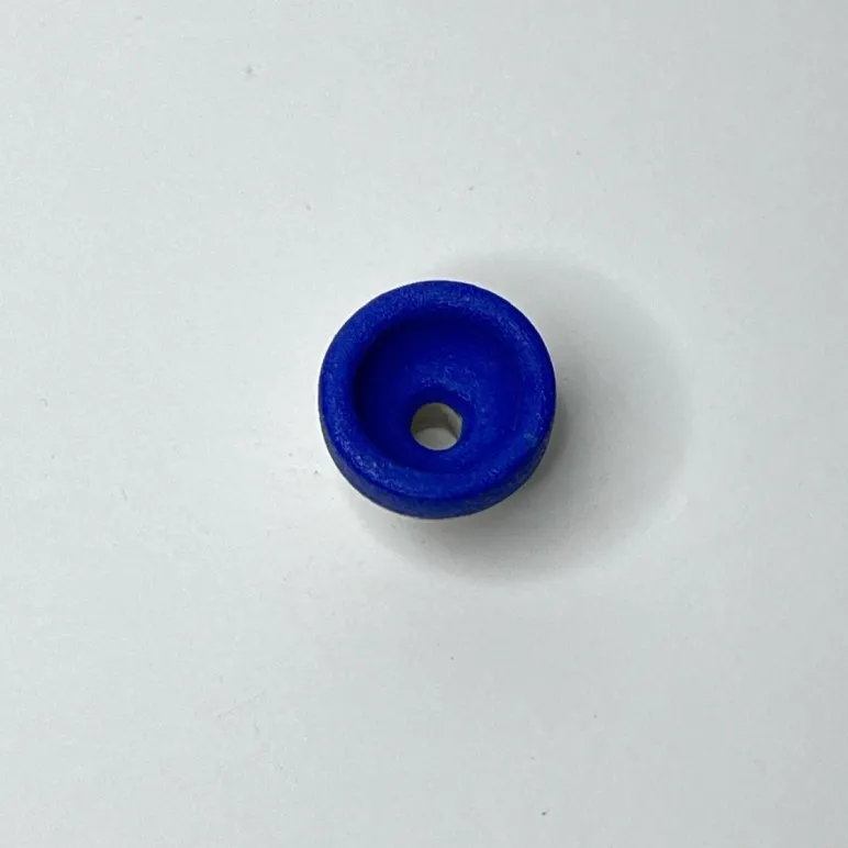 Колпак из глины ручной работы