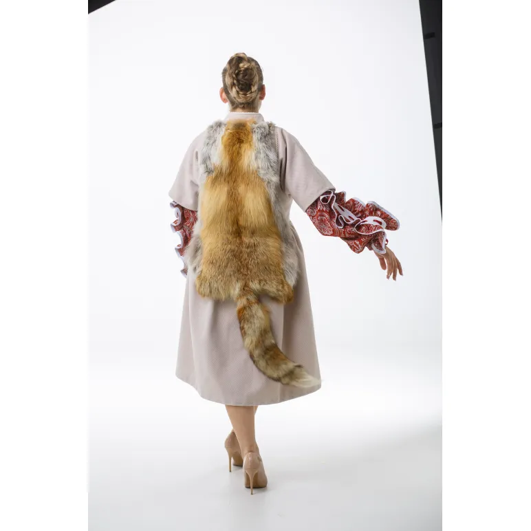 Пальто Лисья грация с отстегивающимся мехом. Размер 44-48