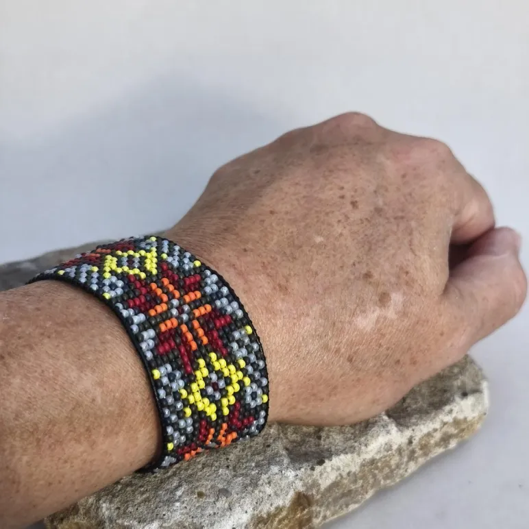 Браслет- манжета этнический с солярным символом, из бисера