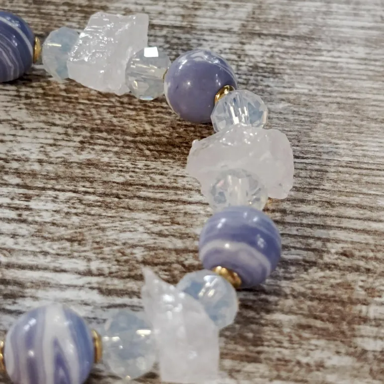 Браслет из агата с кварцем и опалитом