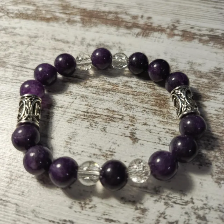 Браслет из чароита с кварцем и рунами