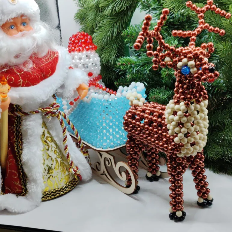 Олень из бусин