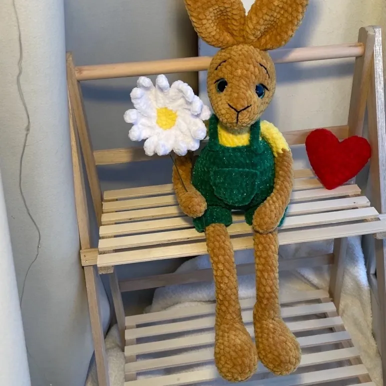 Кролик вязаная игрушка