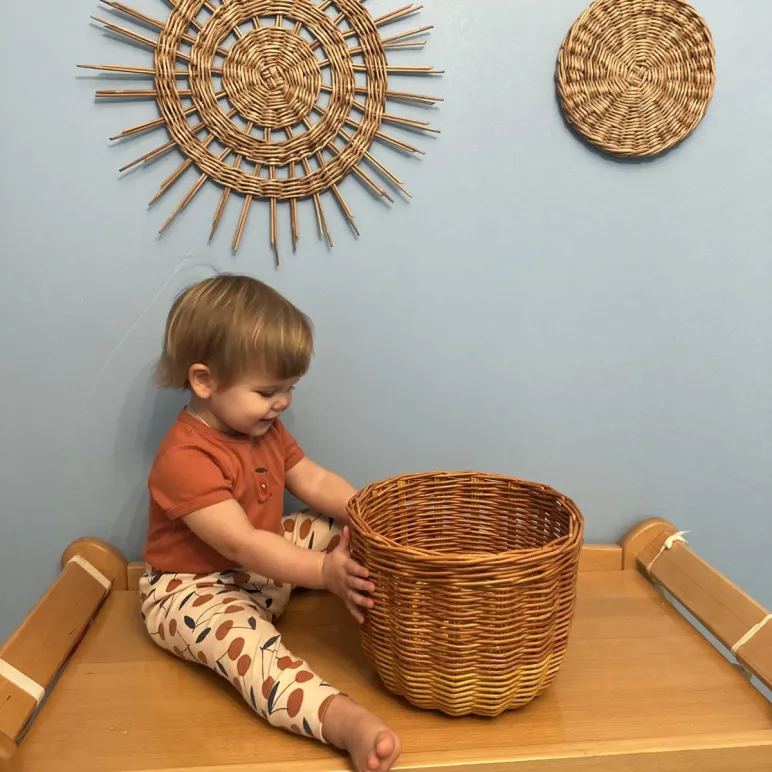 Плетеное кашпо из бумажной лозы