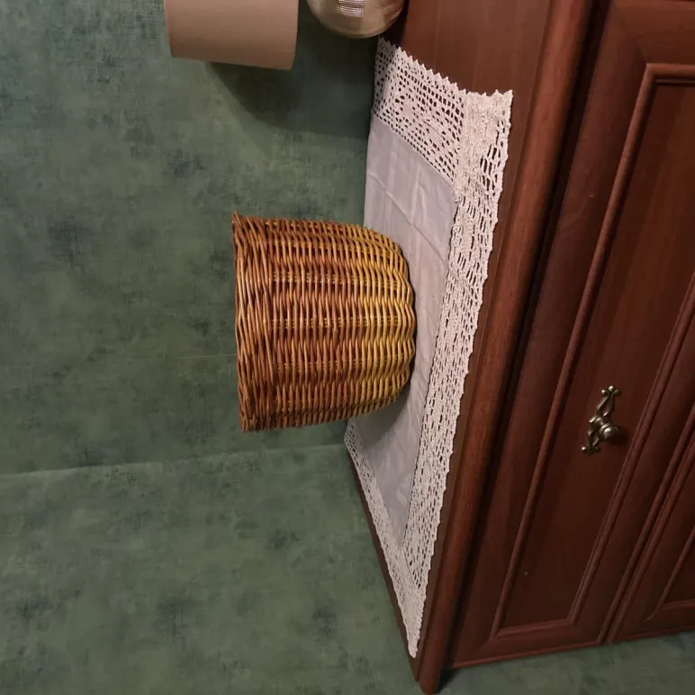 Плетеное кашпо из бумажной лозы