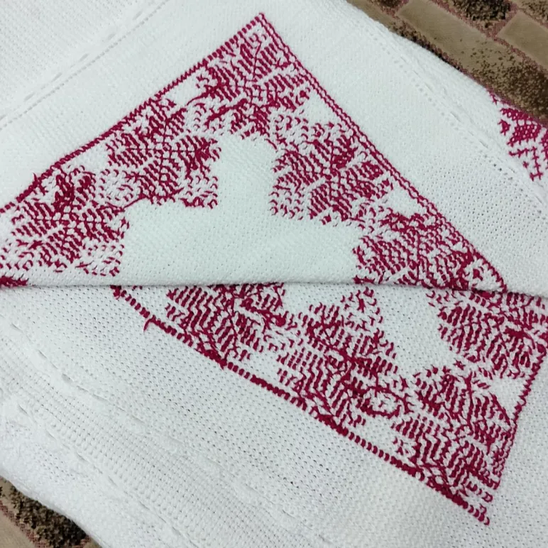 Плед детский вязаный с вышивкой в русском народном стиле 100х150 см