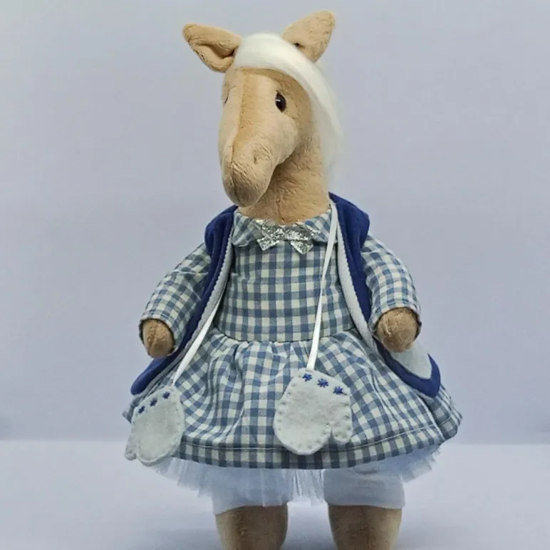 Лошадка в синем платье