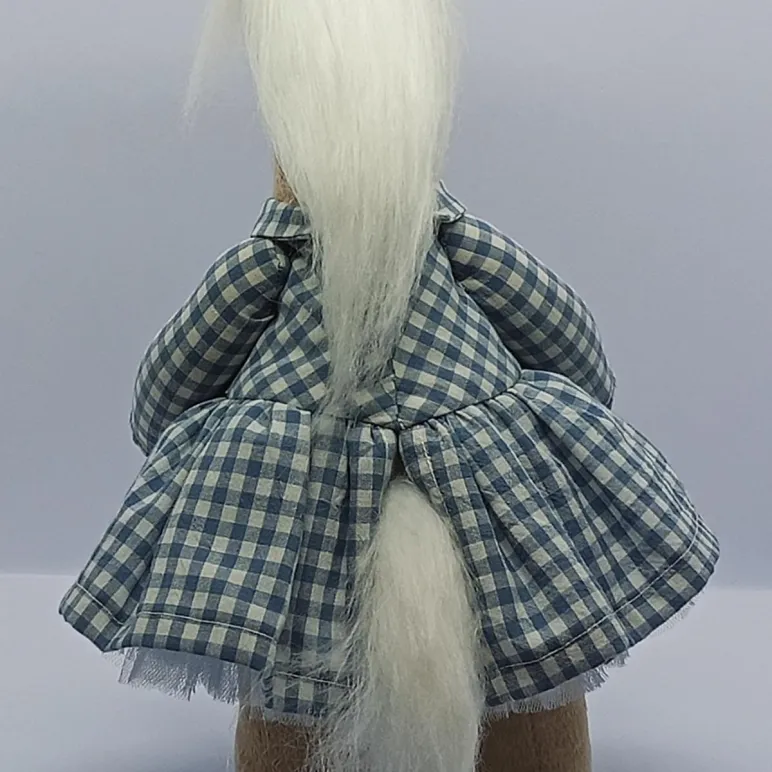 Лошадка в синем платье