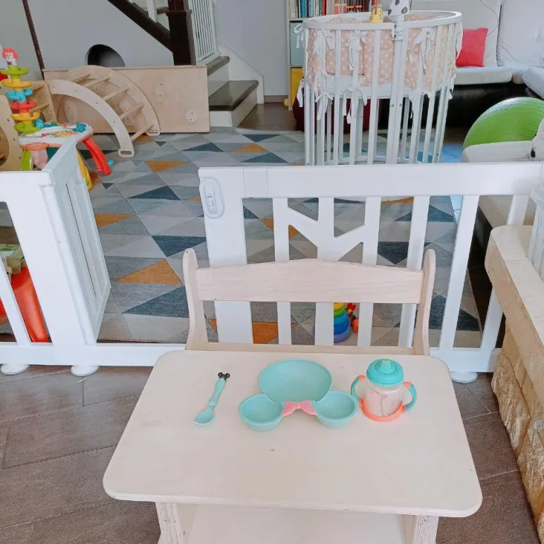 Детский обеденный стол