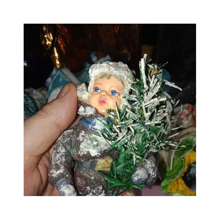 Мальчик с елочкой