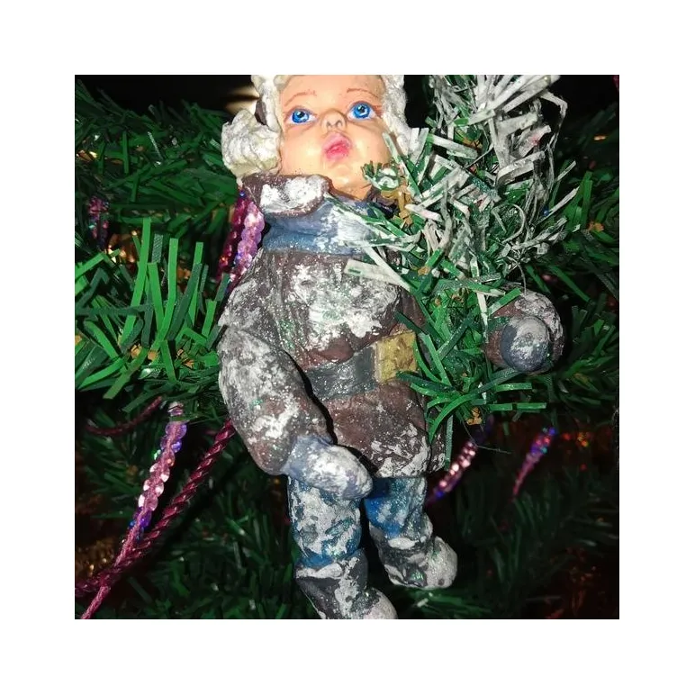 Мальчик с елочкой