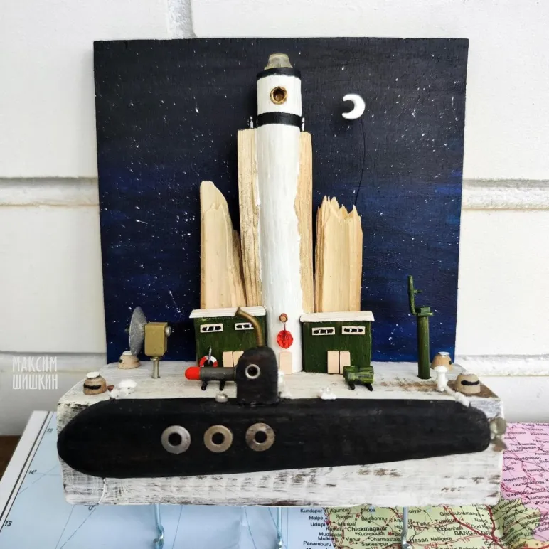 Ключница вешалка с подводной лодкой и маяком "Секретная база ВМФ"