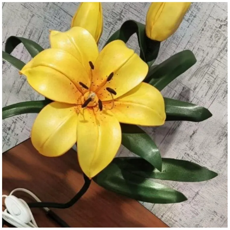 Светильник лилия ручной работы