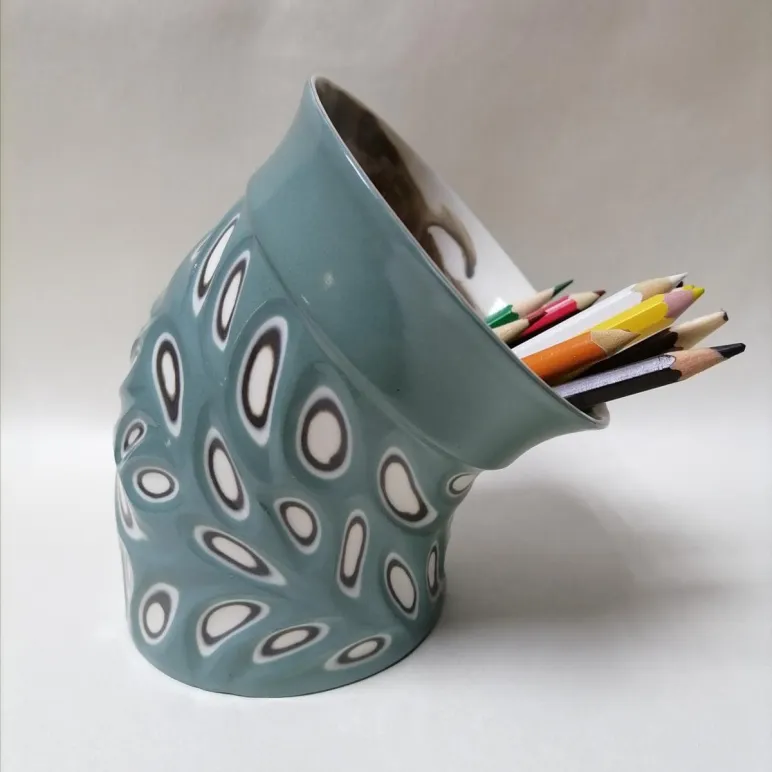 Солонка или ёмкость под мелочи, карандашница из цветного фарфора открытая