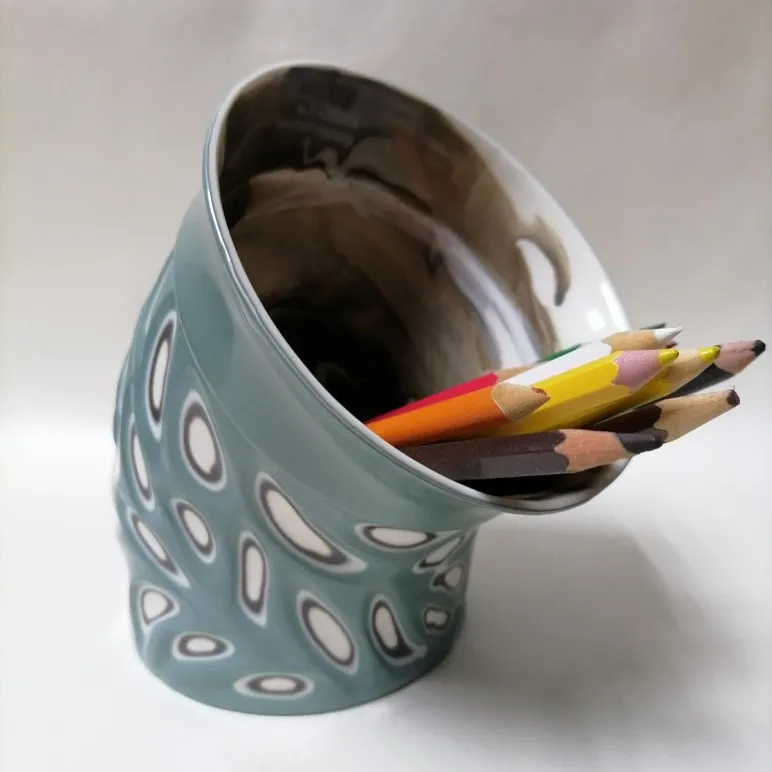 Солонка или ёмкость под мелочи, карандашница из цветного фарфора открытая