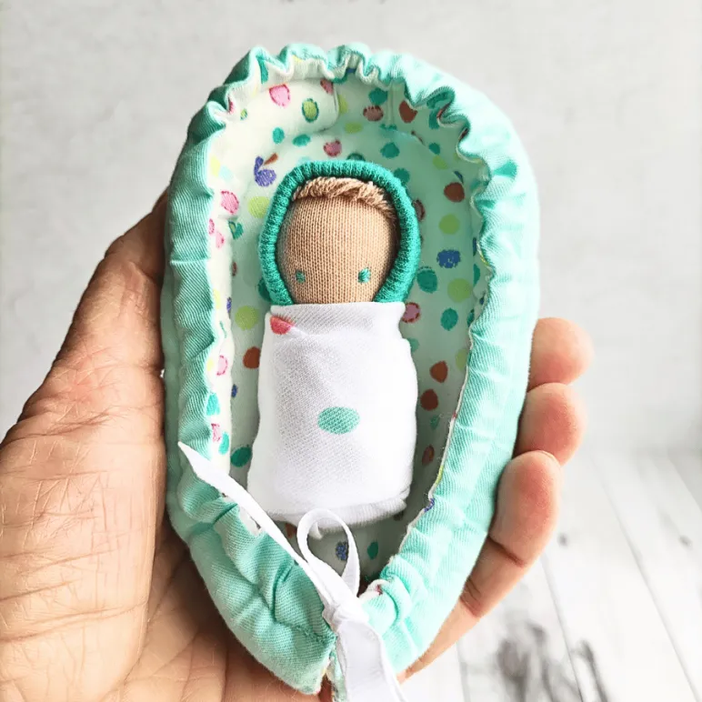 крошка в ладошке ручная работа