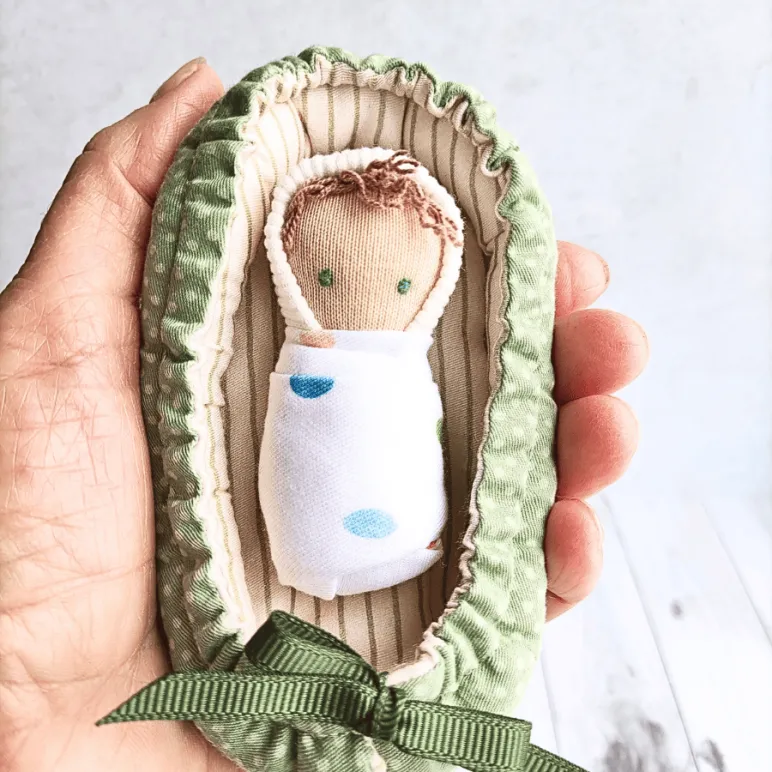 крошка в ладошке ручная работа